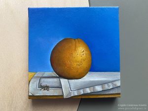 Dipinto olio su tela di 10x10 cm raffigurante una delle nature morte realizzate dal vivo.
